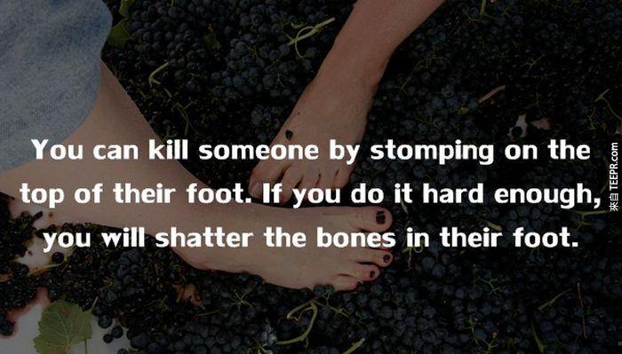 你可以从＂踩死＂人！如果你踩得够用力，你将 会踩碎他脚的骨头。
