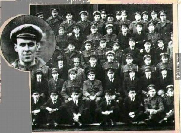 9. Freddy Jackson的鬼脸 － 这张照片是第一次世界大战大队在1919年的时候拍摄的。在最上排从左边算起第四个士兵的后面你可以看到飞机技师Freddy Jackson的脸。这张照片是在Freddy Jackson在一场飞机螺旋桨的意外中丧命的两天后拍摄的。