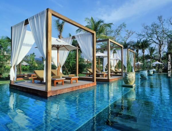 #30. 泰国攀牙府渡假村（ Sarojin resort）内的泳池。