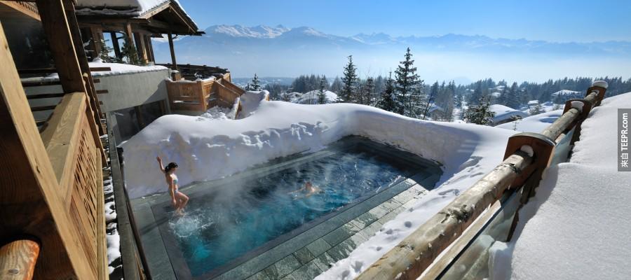 #27. 瑞士这家饭店（LeCrans Hotel）的泳池也太美了吧～