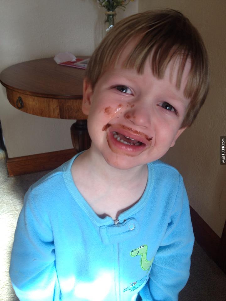 “我不让他把嘴上的巧克力擦在我的身上” -Heather K.