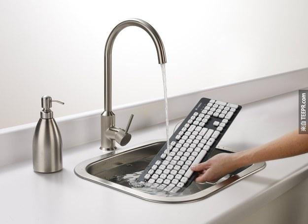 3. 或者直接买一个可以放到水槽清洁的键盘吧！