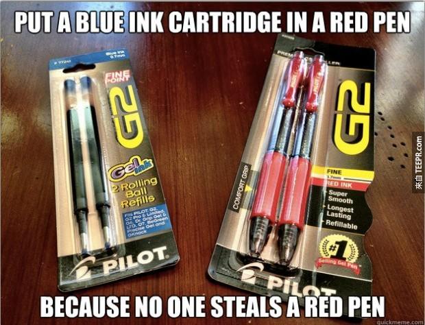 12. 怕人家"借"你的原子笔吗？把你的蓝色的墨水放到红色的原子笔外壳里面，因为没有人会想要用红色原子笔。