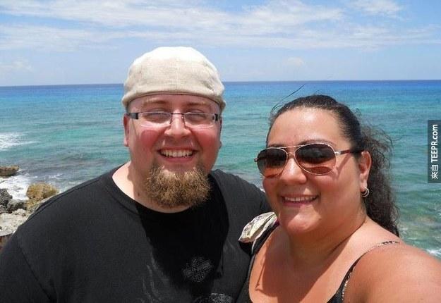 2011年，羅伯特·福斯特（ Robert Foster ）當時 327 磅。和他的妻子杰西卡（ Jessica ）當時 287磅。
