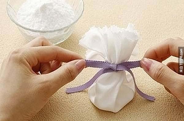 9.) 用小袋子装点小苏打粉做成小香袋，放在公寓里可爱又实用～