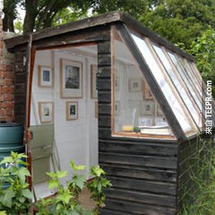 14. 把你破舊的花園棚改造成迷人的藝術家棚子。