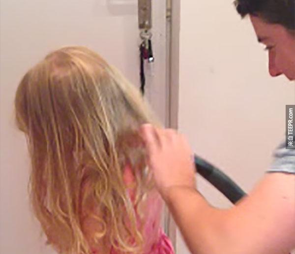 爸爸用吸塵器綁女兒的頭髮