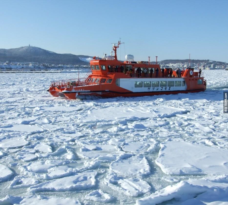 北极圈的破冰船寻航：北极海(Arctic Ocean)