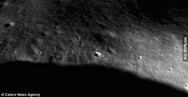  在月球表面這雙層、三角形的物體，被超自然研究者WowForReeel發現了。它可以在Google Moon由座標22042'38.46N and 142034'44.52E找到。