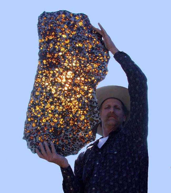 超級壯觀的阜康隕石。 