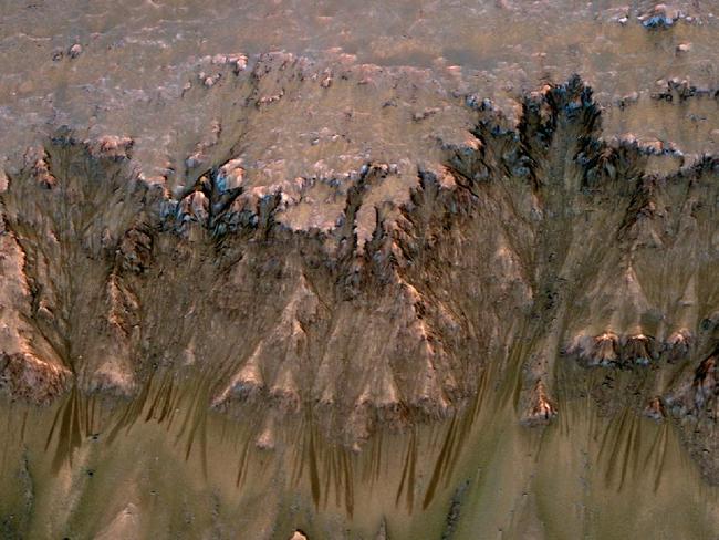 在火星流動的液態水。