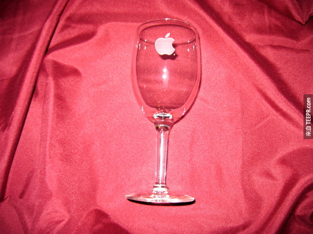 2. 蘋果玻璃酒杯