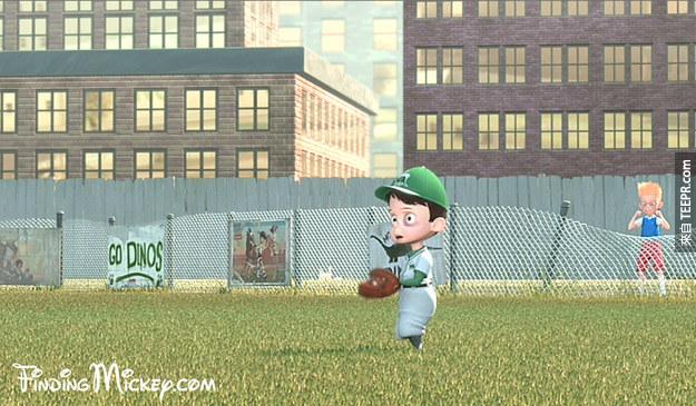 9. 你可以在《未来小子》里的棒球场上看到《森林王子》和《玩具总动员2》的海报。