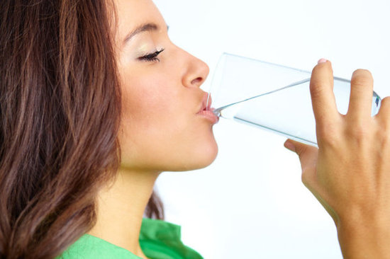 10 Ways to Keep Skin Looking Youthful Drink Water