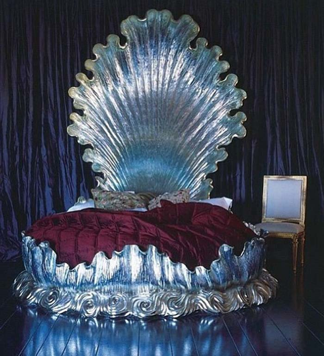 15.) Super gothic bed.