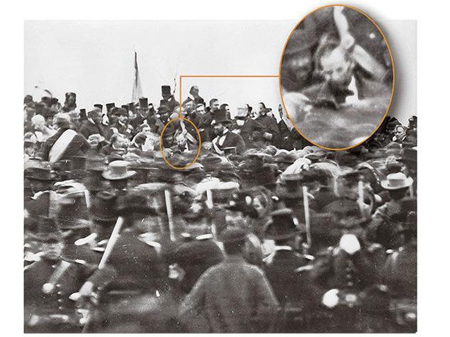 亞伯拉罕·林肯(Abraham Lincoln)在蓋茨堡(Gettysburg)致詞前，唯一一張照片。[1863/11/19]