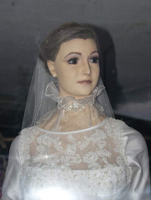 10婚纱店里的尸体假人模特儿