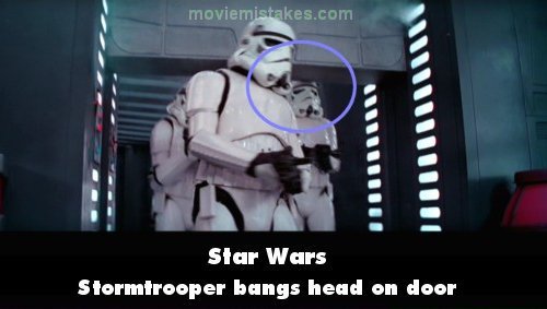  7. 《星際大戰》(Star Wars)：當帝國風暴兵闖入了指揮室，左邊這位士兵撞到門框。在DVD的版本，他們甚至還加入了撞到頭的音效。