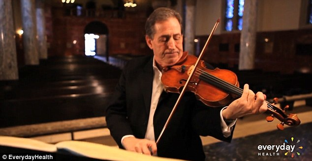 Frisch從小就開始玩音樂，身為匹茲堡交響樂團(Pittsburgh Symphony Orchestra)團長的爸爸給他上了第一堂課。