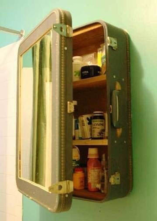 20. 把舊的行李箱做成藥罐櫃子。