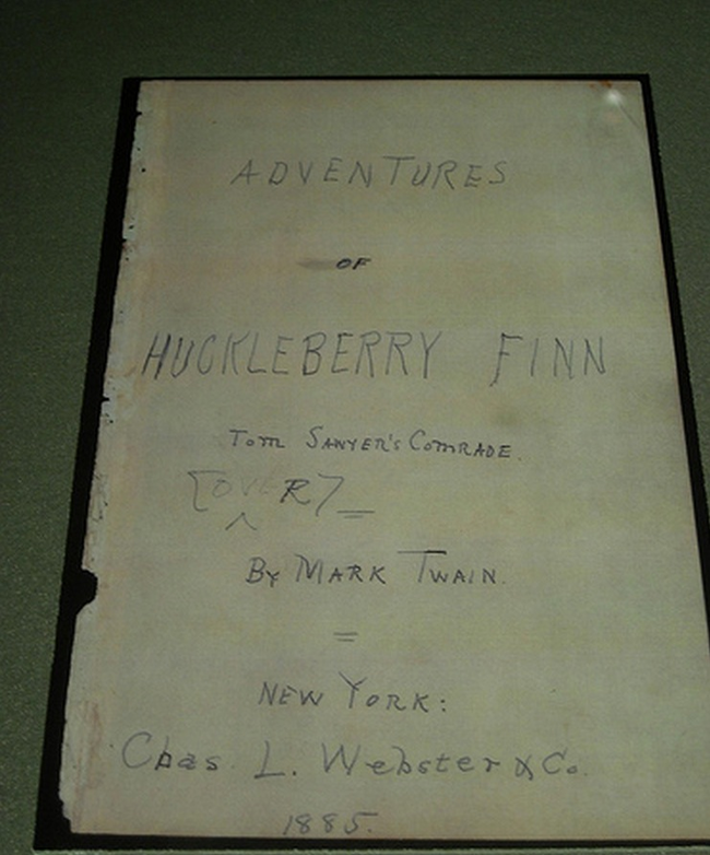 《顽童历险记》的原稿：在她爷爷的某个箱子里，图书馆员Barbara Gluck Testa发现了《顽童历险记》的原稿，作者就是美国最知名的作家之一的马克·吐温(Mark Twain)。