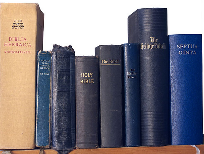 聖經有2,454個語言的翻譯版本。