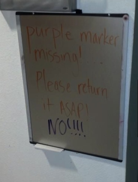 25. 紙條：「紫色的麥克筆不見了，請儘快歸還！」回覆還用紫色的麥克筆寫：「不要！」