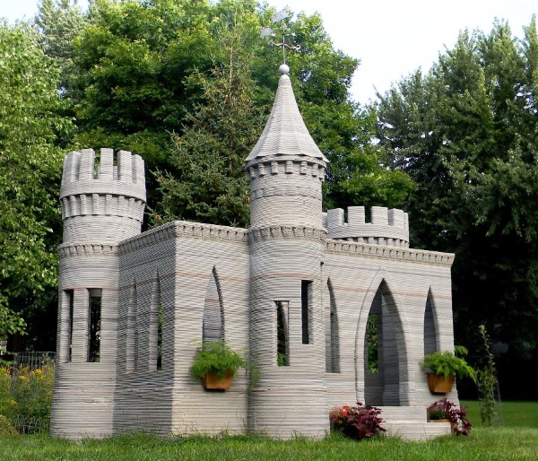 而Andrey所做的突破，就是以3D列印技術蓋出一棟水泥的城堡，高3到5公尺，是目前世界上3D列印做出最高的東西。
