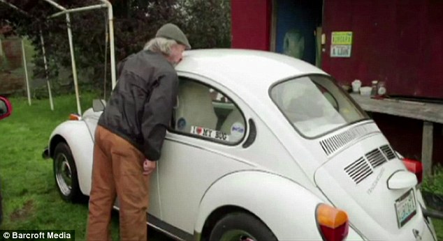 愛過這麼多台車、與這麼多台車發生過性行為後，Edward最後終於情定了這台白色的福斯Beetle (下圖)，Edward也稱「她」為Vanilla。