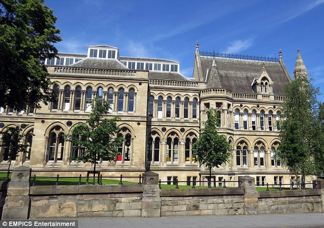 John是一名就讀諾丁漢特倫特大學 (Nottingham Trent University) (下圖) 的學生，他也承認了這個性侵犯的舉動，然後在上個月被法院判定要服9個月的刑。