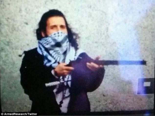 這場槍擊案的兇手是32歲的Michael Zehaf-Bibeau，是一位穆斯林的皈依者。他以一條頭巾摀住嘴巴、在國會山莊 (Parliament Hill) 進行恐怖攻擊，隨後被開槍射殺。他的行動也被認為是受到惡名昭彰的恐怖組織伊斯蘭國 (ISIS) 所啟發。