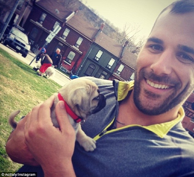 Nathan非常热爱动物，在他Instagram照片中可以看到他在他的狗狗身旁笑着。朋友们也说他最近才找到一只被弃养、瘦弱的小狗，他照料小狗恢复健康，并重新给小狗一个家。