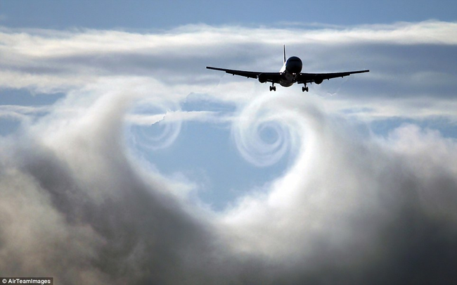 5. 人類有時候會製造雲體，卻沒有意識到。高空的軍用飛機和低空的商業飛機都會造成雲層干擾，造成雲體。雖然它們並不是「真的」雲體，但真的很酷啦！