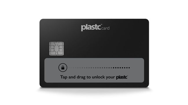 只要把信用卡資料儲存進去，你可以直接用電子墨水觸碰螢幕再次呼叫出，然後把它拿來當成一個普通的信用卡使用。