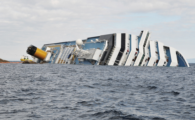 13. 義大利 歌詩達協和號船難 (Costa Concordia Shipwreck, Italy)