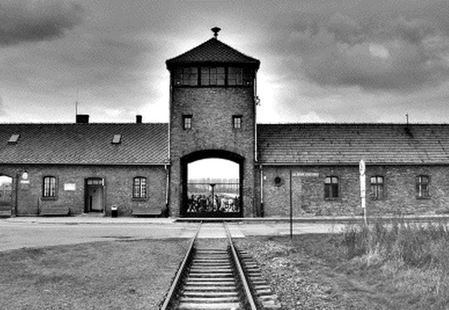 2. 波蘭 奧斯威辛集中營 (Auschwitz Concentration Camp, Poland.)