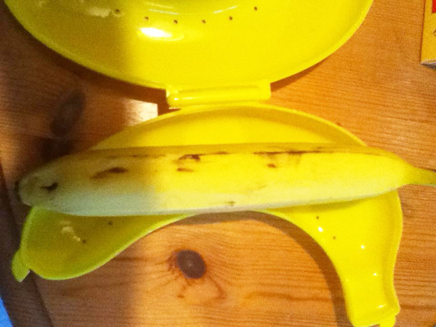 20. 还有这个只能装些香蕉的保护壳。