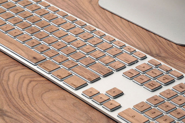 51. 用這些鍵盤貼紙裝飾你的鍵盤。