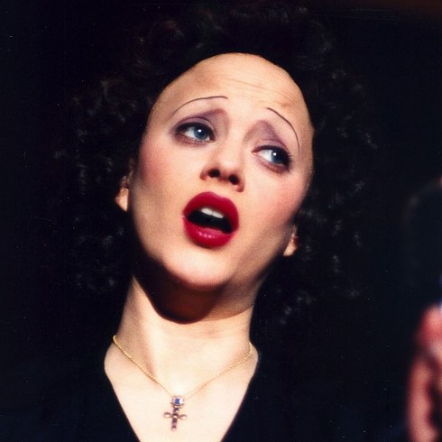 5. 玛莉安·歌迪雅饰演《玫瑰人生》的艾迪特·皮雅芙 (Marion Cotillard as Edith Piaf in La Vie en Rose)