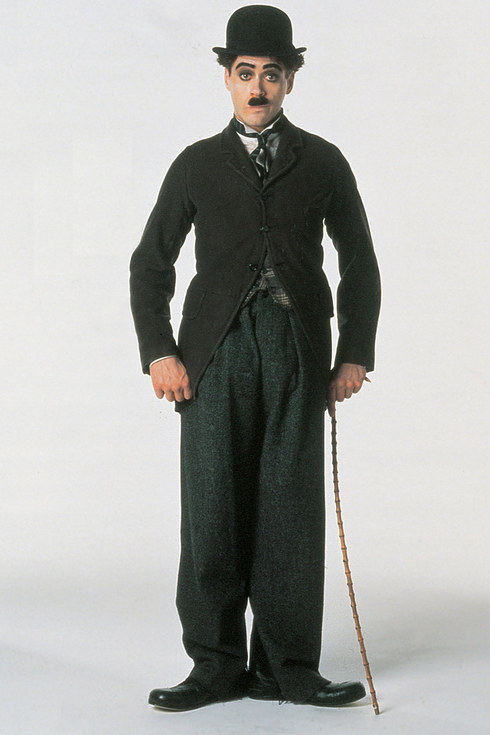 15. 小劳勃·道尼饰演《卓别林传》的卓别林 (Robert Downey Jr. as Charlie Chaplin in Chaplin)