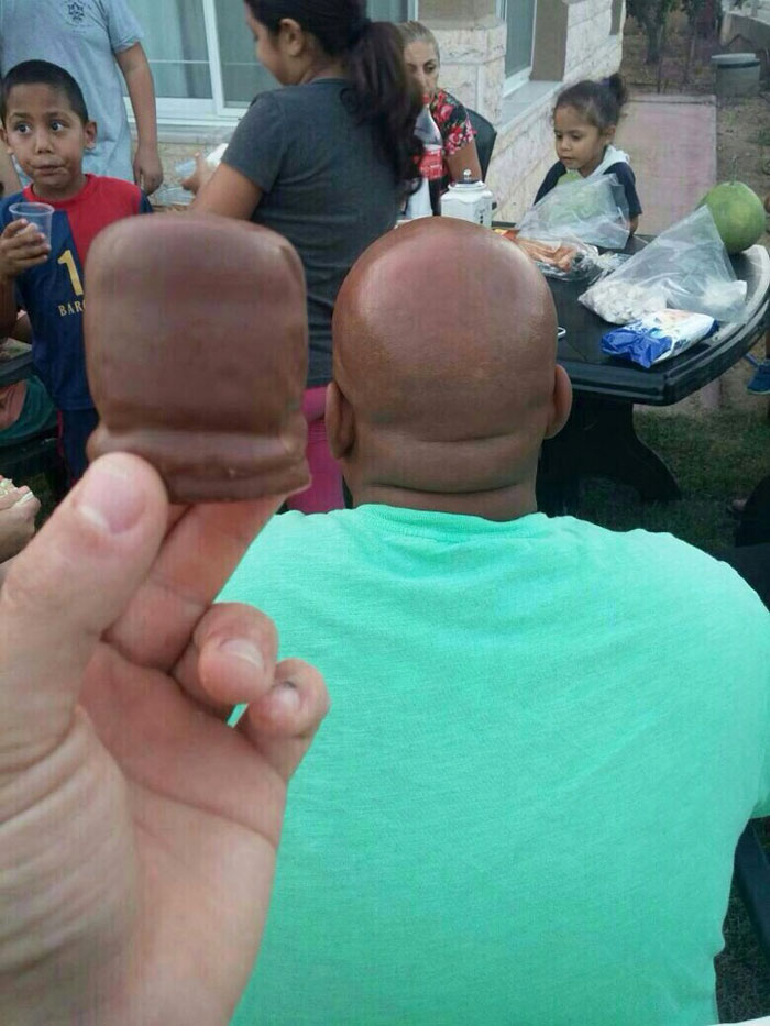 5. 這塊巧克力 vs. 這位先生的頭