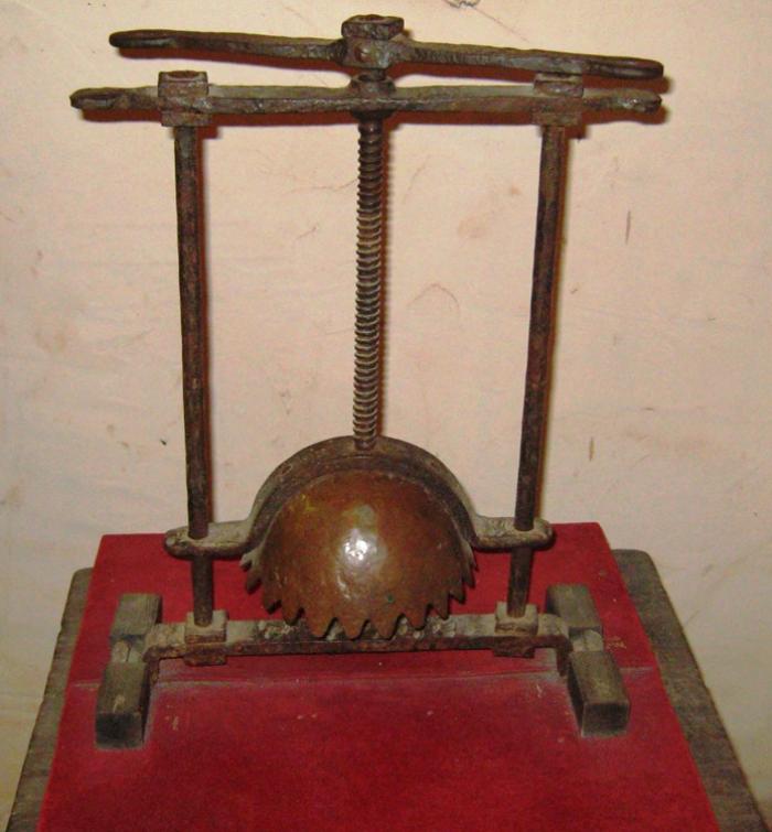 Head Crusher Torture Devices