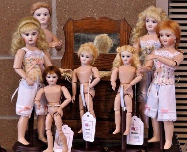 2.) 法國曾經禁止銷售外星娃娃，並且明定法律"不可銷售具有人類臉孔的非人類娃娃"。