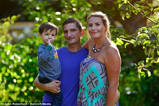 海倫和她的男友及寶貝兒子湯瑪士