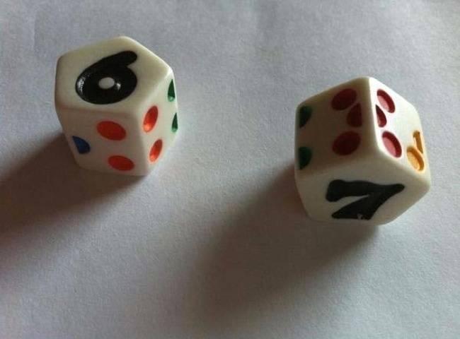 4.) 骰子的其中一面數字和它的對應面總和永遠等於7。