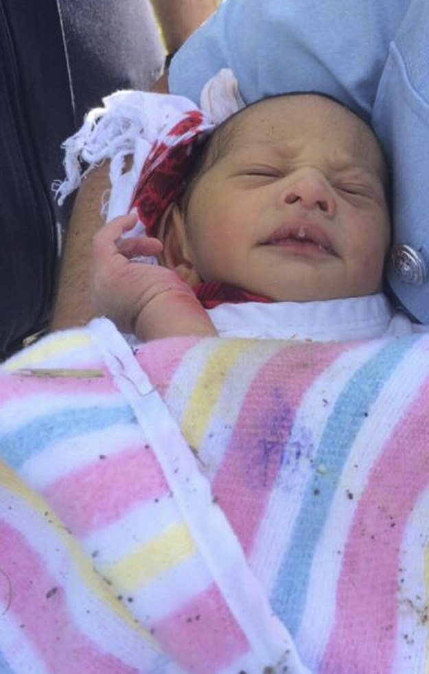 一名新生男婴在出生后便被弃置在下水道，过了5天以后，才因为尖锐的哭声而被路过的人发现。 