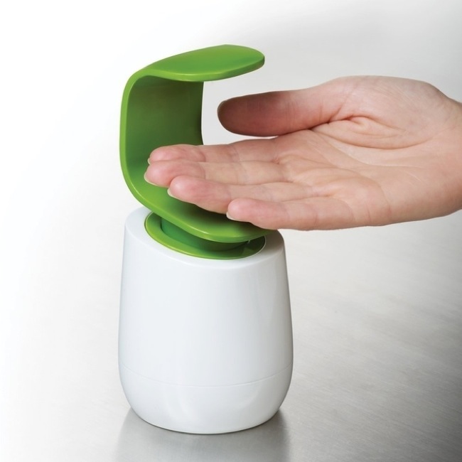 16. 使用者可以手心向上的给皂机。(全世界的瓶瓶罐罐都应该改造成这样才对！)