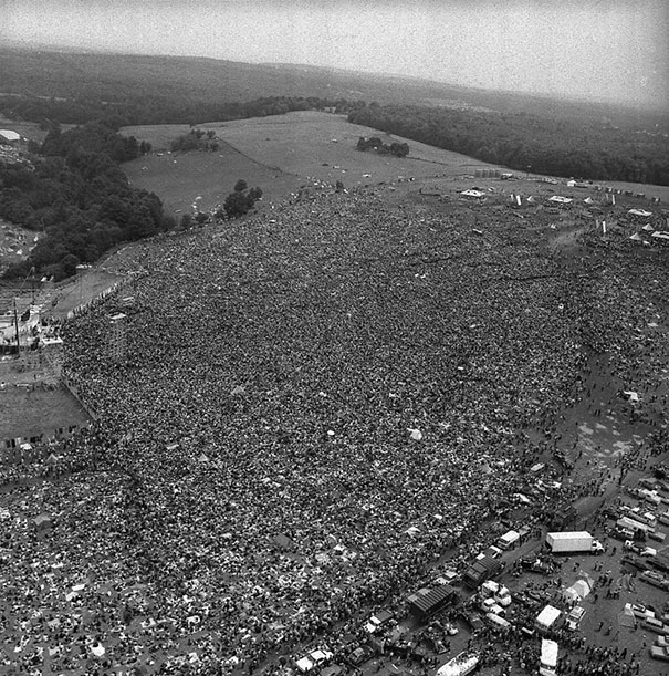 #16 1969年，首次胡士托音樂節湧入的大量人潮。