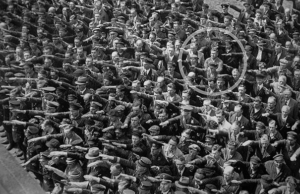 #1 1936年，唯一拒絕行納粹禮的男人。 