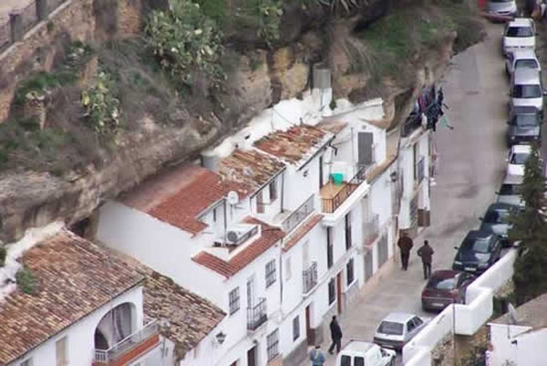 setenil city under rock 3 Rock Overhangs Integrated in Local Architecture: The Town Under Rocks in Spain